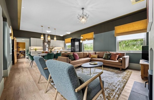 Cambridge House | The Old Station 4BR Retreat Near Cambridge