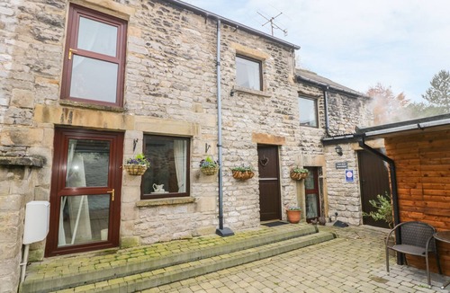 Castleton Cottage | THE OLD WORKSHOP, with a garden in Castleton, Peak District