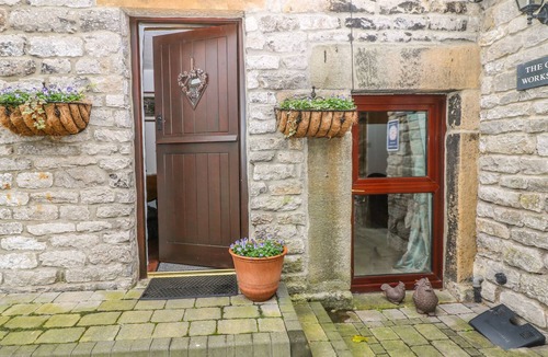 Castleton Cottage | THE OLD WORKSHOP, with a garden in Castleton, Peak District