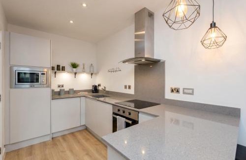 Leicester Apartment | The Olive Tree with balcony and parking