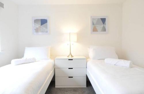 Linton House | The Osprey - Comfortable 3-Bedroom Stay for Business or Leisure