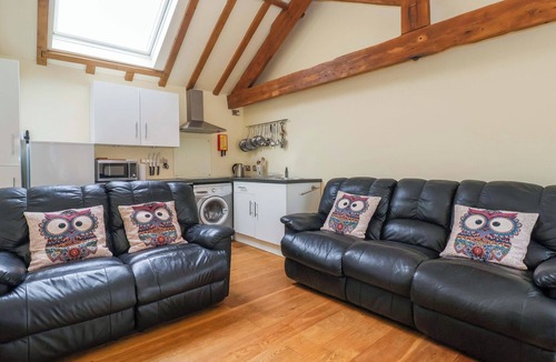 York Cottage | THE OWL BARN COTTAGE, romantic, with open fire in Tollerton