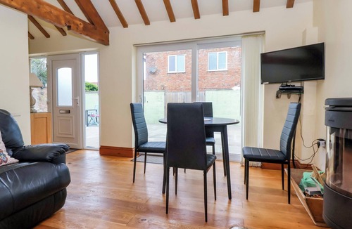 York Cottage | THE OWL BARN COTTAGE, romantic, with open fire in Tollerton