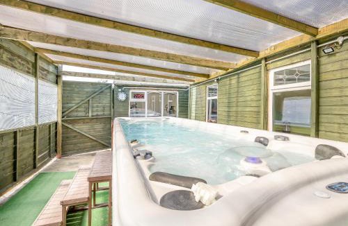 Alford House | The Paddock