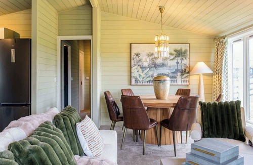 Belton-in-Rutland Cabin | The Paddock Lodge with Hot Tub