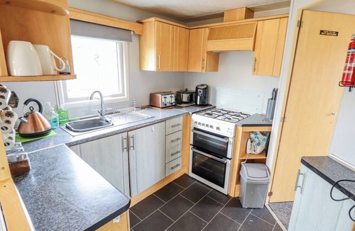 Skegness Cottage | THE PROMENADE, pet friendly, country holiday cottage in Skegness