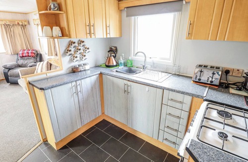 Skegness Cottage | THE PROMENADE, pet friendly, country holiday cottage in Skegness