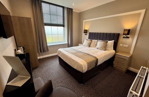 Corby Hotel | The Raven Hotel - Inn