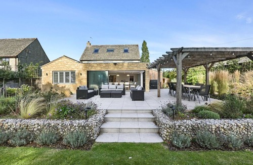 Witney House | The Rickyard Luxury Cotswold family retreat