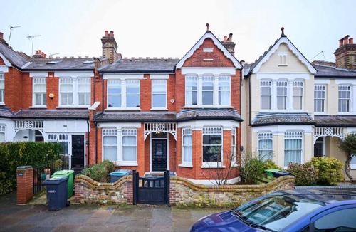 Muswell Hill Cottage | The Rosebery Retreat - Inviting 4bdr With Garden