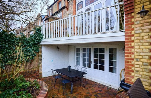 Muswell Hill Cottage | The Rosebery Retreat - Inviting 4bdr With Garden