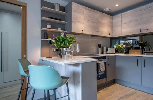 Bootham Apartment | The Ruskin Suite - City View Apartment with Balcony & Free Parking