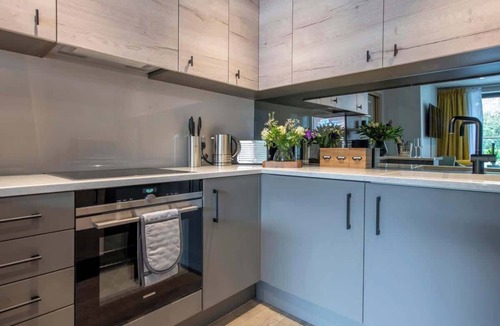 Bootham Apartment | The Ruskin Suite - City View Apartment with Balcony & Free Parking