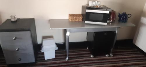 Skegness Apartment | The Saracens Head Old Lounge