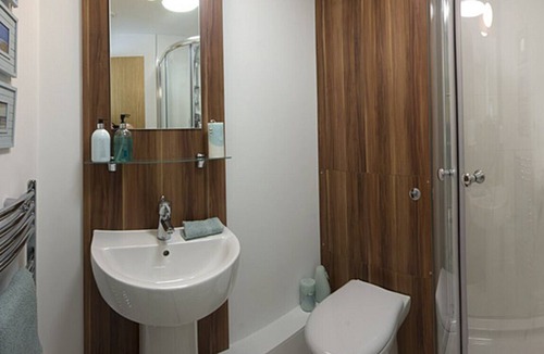 Hull Old Town Apartment | The Sawmill, Stylish city centre accommodation with a quiet setting RED