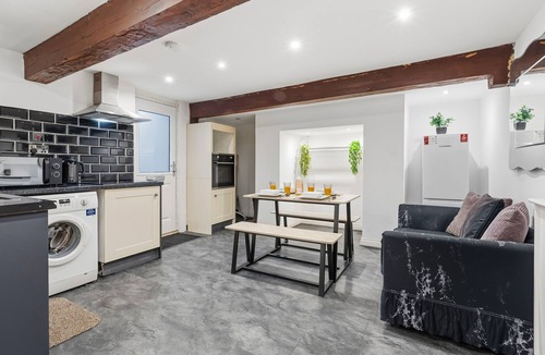 Bury Apartment | The Snug - for Professionals/Contractors/Leisure