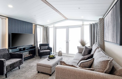 Frampton Ski Chalet | The Spitfire Lodge (Pet)