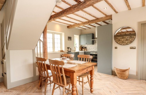 Market Rasen Cottage | THE STABLE AT WARREN HOUSE, character holiday cottage in Wragby