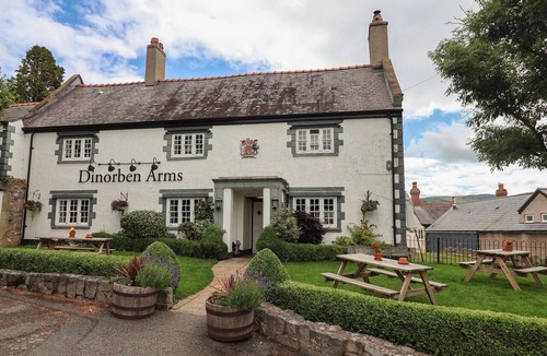 Hendrerwydd Cottage | THE STUDIO COTTAGE, pet friendly in Denbigh