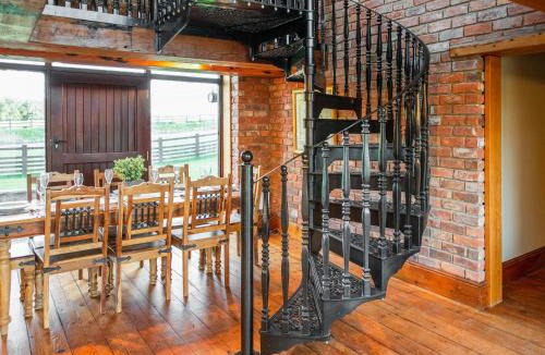 Lincoln House | The Threshing Barn - Ukc8847