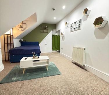 Mill Road Apartment | The Traveller's Nest by Cambridge Central Station