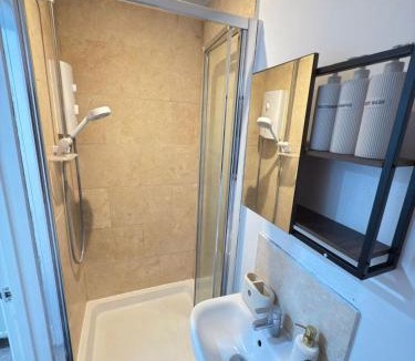 Mill Road Apartment | The Traveller's Nest by Cambridge Central Station