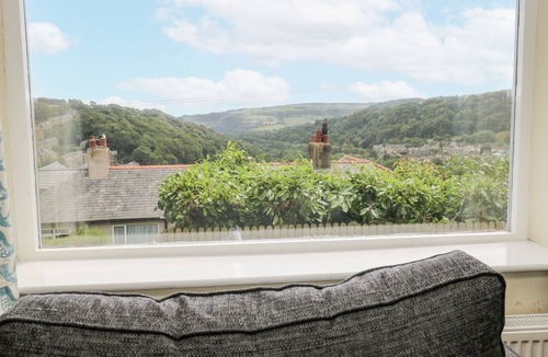 Wadsworth Cottage | THE VISTA, family friendly, with a garden in Hebden Bridge