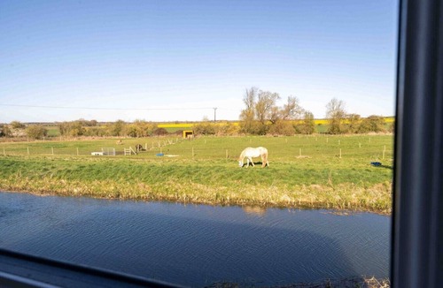 Thurlby House | The Warren: river bank location near Stamford