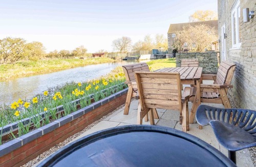 Thurlby House | The Warren: river bank location near Stamford