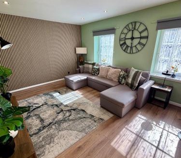 Leith Apartment | The Wheel House - Private Front door and Free Parking