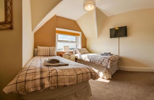 Whitby Apartment | The Whitby Prospect, large apartment, fantastic views & parking