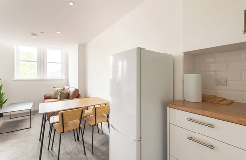 Wakefield Apartment | Thornhill House by Guestz