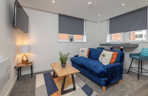 Wakefield Apartment | Thornhill House by Guestz