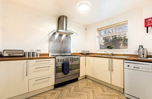 Leicester House | Threadgold|4 Bedroom Home|Sleeps 8 Guests|4 Beds|Leicester