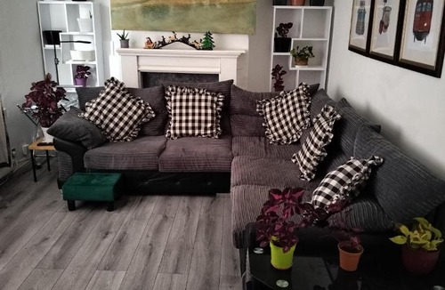 Scunthorpe Apartment | Three bedroom house free drive way and 4 beds in Scunthorpe