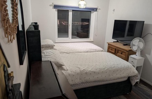 Scunthorpe Apartment | Three bedroom house free drive way and 4 beds in Scunthorpe
