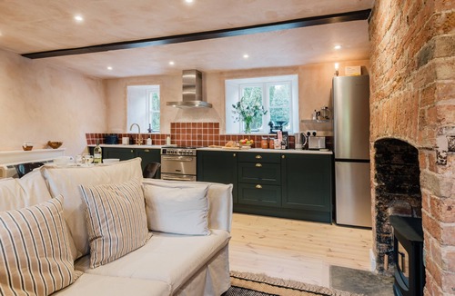 Bulwick House | Thyme Cottage - sleeps 2 guests in 1 bedroom