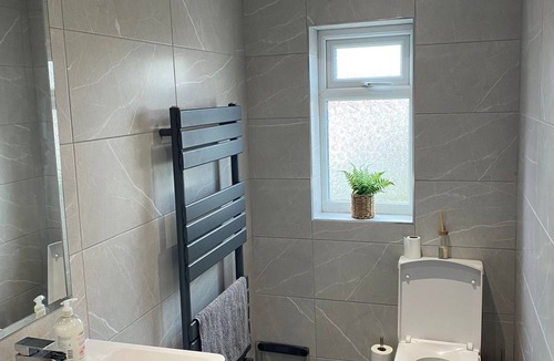 Droylsden House | Tomelle Manchester- Stylish, Fully equipped home. Ideal for Etihad & Coop Live