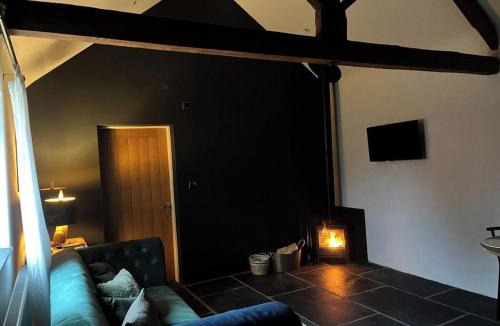 Ranskill House | Torworth - 1 Bed Barn - Sleeps 3 - Hot Tub