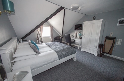 Pontefract House | Tower House Executive Guest House