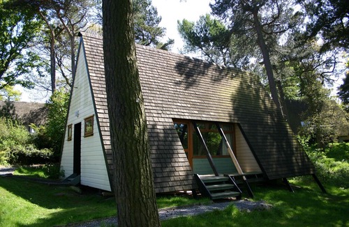Linlithgow Cabin | TRADITIONAL LODGE 1 - a traditional lodge that sleeps 5 guests in 2 bedrooms