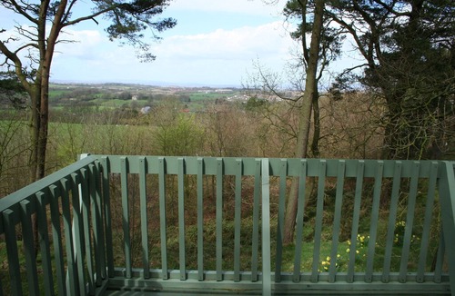 Linlithgow Cottage | TRADITIONAL LODGE 6 - a traditional lodge that sleeps 5 guests in 2 bedrooms