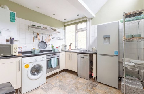 Wandsworth Apartment | Tranquil 1BD Flat, Wandsworth Town!