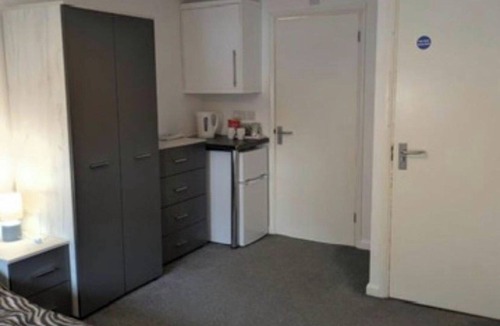 Corby House | Tranquil 4 Bed Mid terrace in Corby