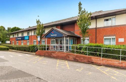 Heywood Hotel | Travelodge Manchester Birch M62 Eastbound