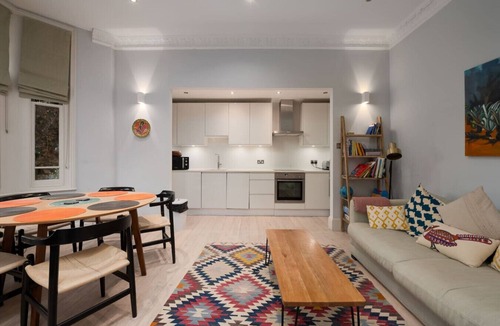 Hampstead Apartment | Trendy Hampstead Flat (RH7)