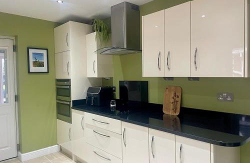 Bottesford House | Two bedroom detached bungalow with conservatory