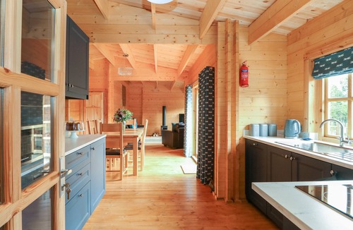 Sleaford House | Tythe Lodge Hot Tub Retreat in Rural Lincolnshire Family-friendly Lodge Near Heckington