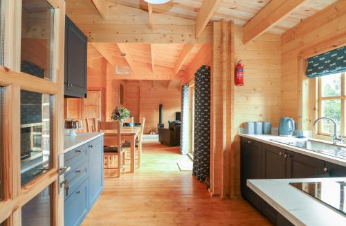 Sleaford House | Tythe Lodge - Hot Tub Retreat in Rural Lincolnshire Family-Friendly Lodge Near Heckington