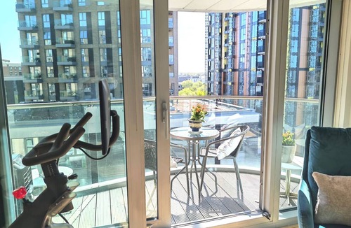St. Mary's Park House | Ultra-Luxury Penthouse with Iconic Panoramic Thames & London Skyline Views